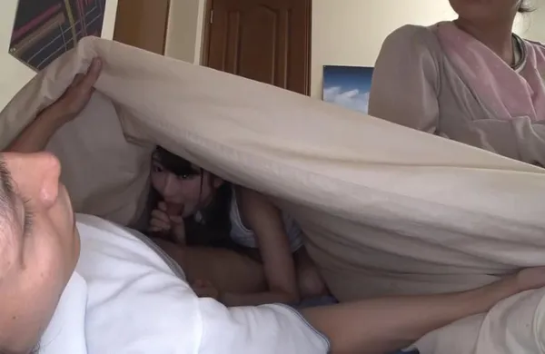 sex and the city 1 Anh trai đang ngủ thì em họ dam dang mò vào chăn mút chuối